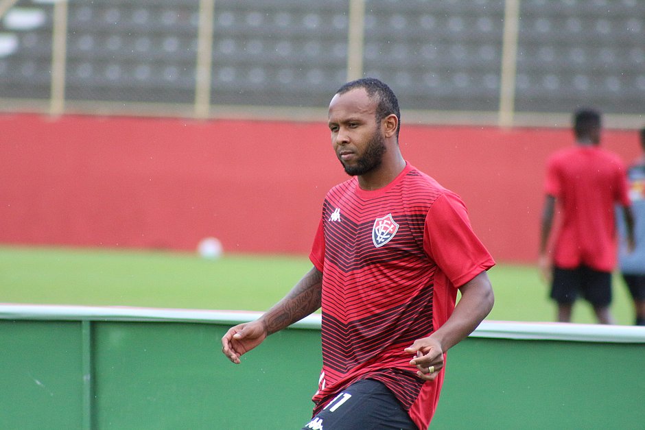 Chiquinho fez grande jogo contra Ponte - Divulgação/EC Vitória