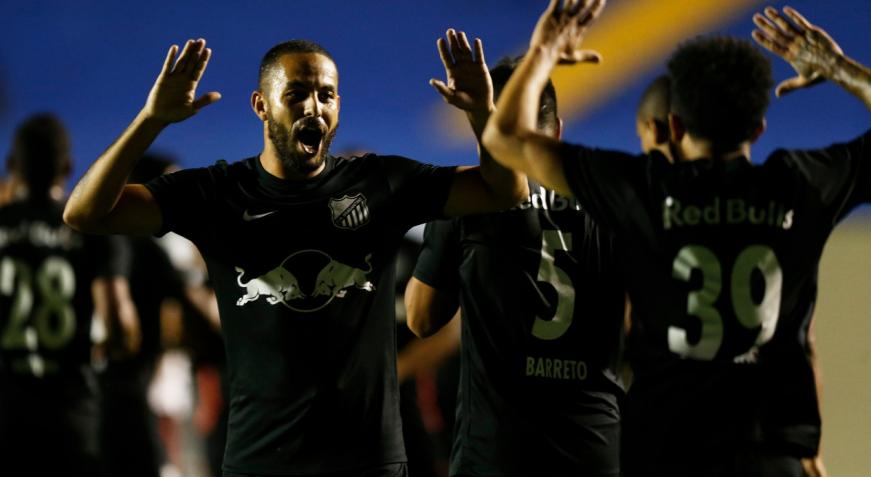 Bragantino é líder isolado da Série B