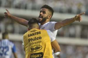Santos 3 x 1 Avaí - Peixe vence e assume a liderança do Brasileirão