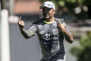 'Feliz por ser líder de um campeonato muito difícil', diz Sampaoli