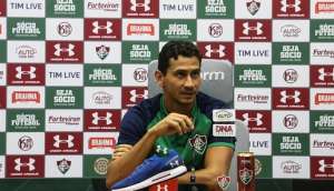 Camisa 10 diz entender críticas, mas apoia treinador do Fluminense