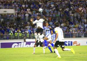 Após empate com lanterna, gremistas negam tratar Brasileirão com indiferença
