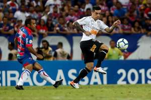 Fagner se mostra como solução para o ataque do Corinthians