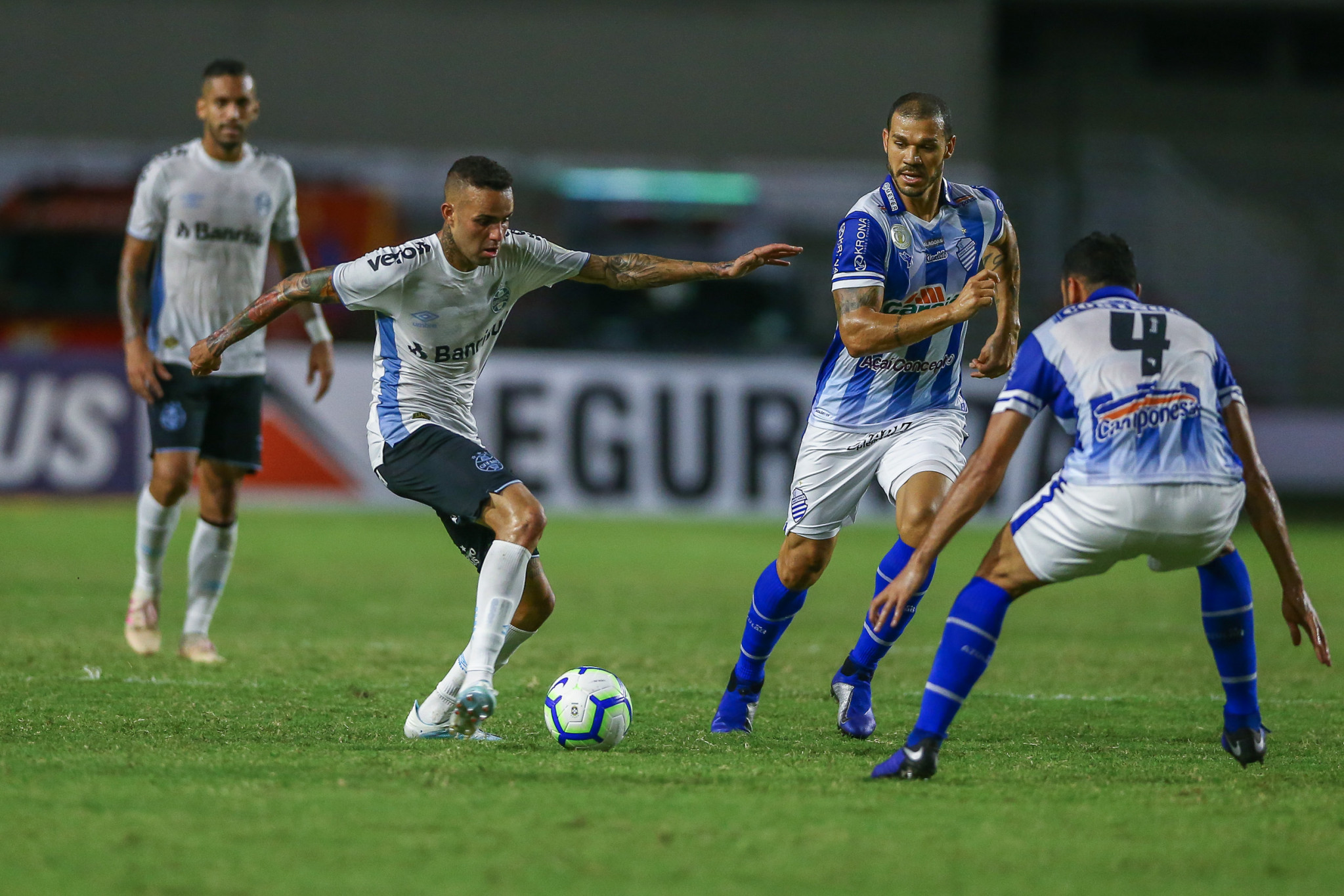 Grêmio vê erro na hora de decidir e segue em jejum contra times da zona da degola