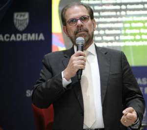 Apostas devem ser regulamentadas, mas priorizando a integridade, diz presidente da FPF