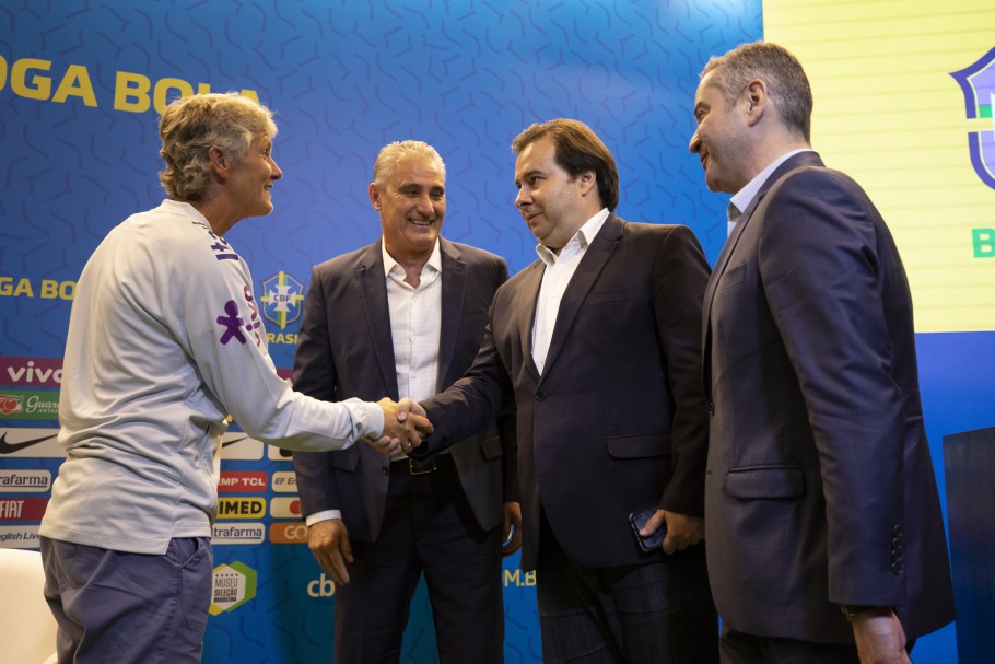 Congresso estuda projeto de lei que visa transformar clubes do Brasil em empresas