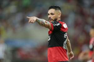 Santos vence duelo com rival paulista e fica perto de anunciar lateral do Flamengo