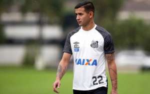 Após perder espaço, Derlis encerra jejum e recupera status no Santos