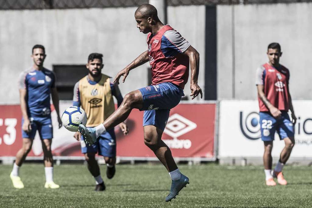 Completo, Santos inicia preparação para defender liderança contra o Goiás