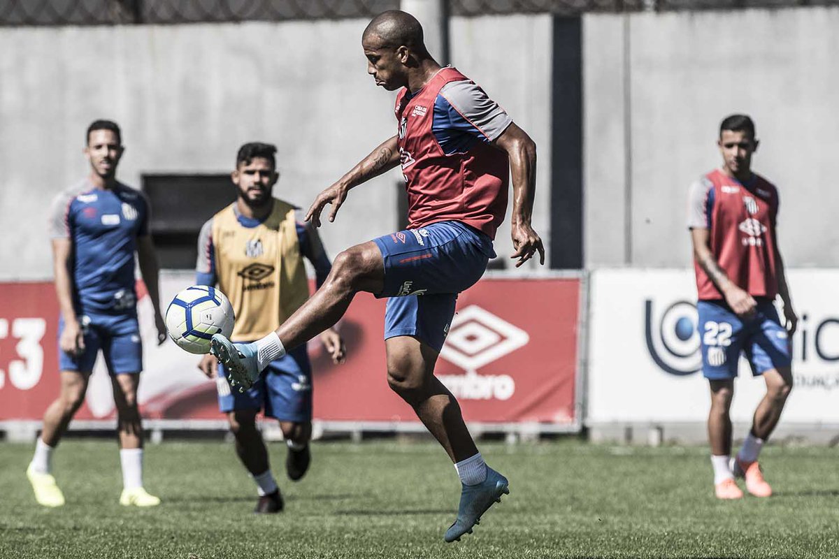 Completo, Santos inicia preparação para defender liderança contra o Goiás