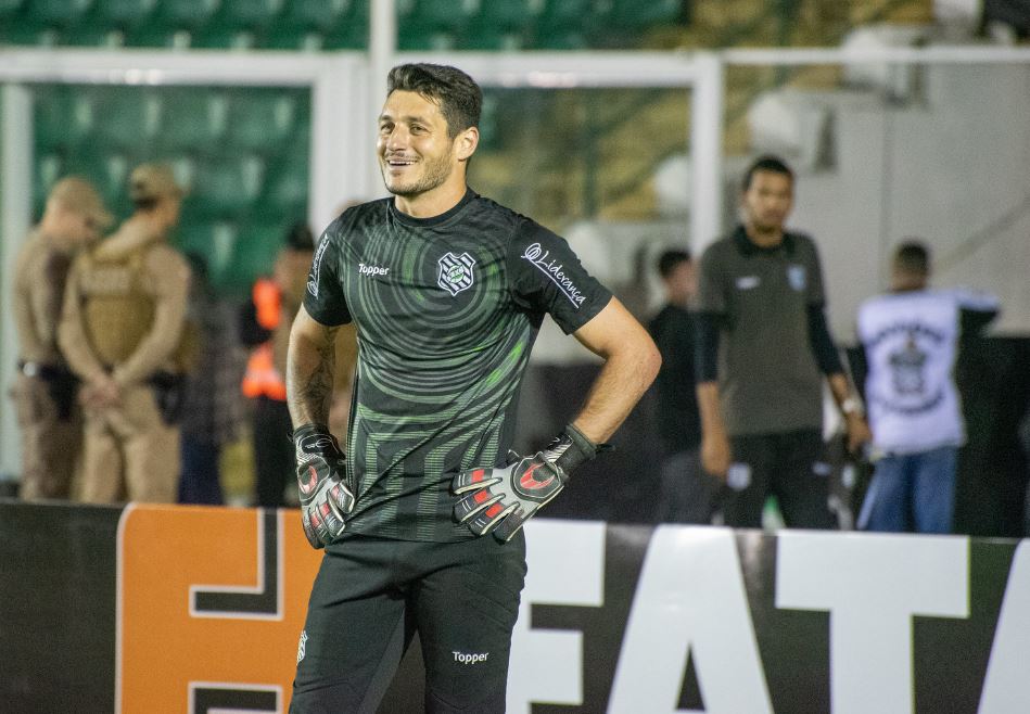 Série B: Ex-goleiro de Ponte e São Paulo encaminha saída do Figueirense