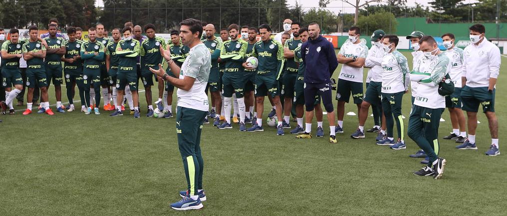 Abel Ferreira conversa com elenco e comanda primeiro treino no Palmeiras