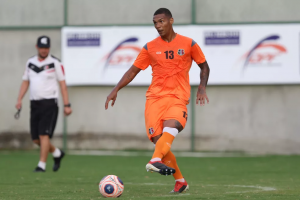Série C: Sem espaço, zagueiro não renova contrato e deixa Santa Cruz