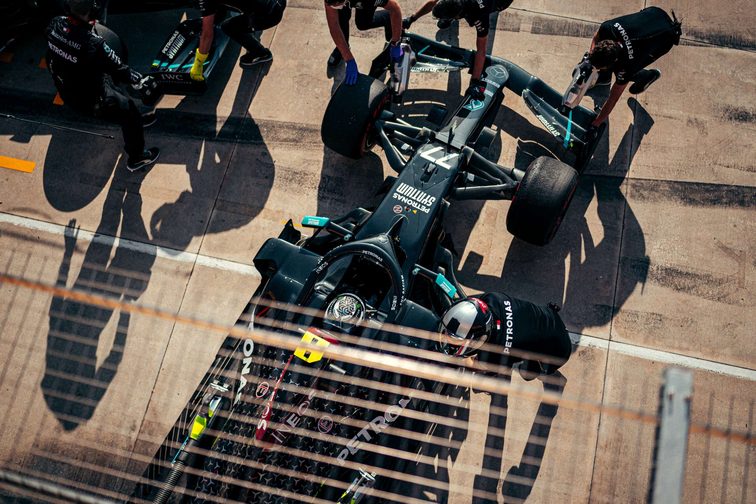 Toto Wolff revela que a Mercedes manterá a cor preta em seus carros em 2021