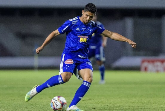 Após saída de Edilson, Goiás encaminha acerto com lateral do Cruzeiro