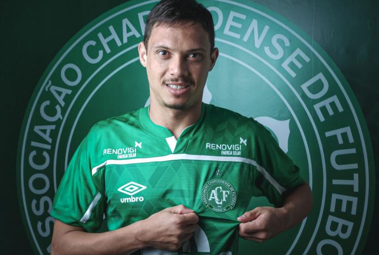 Chapecoense oficializa contratação de atacante de clube do Brasileirão