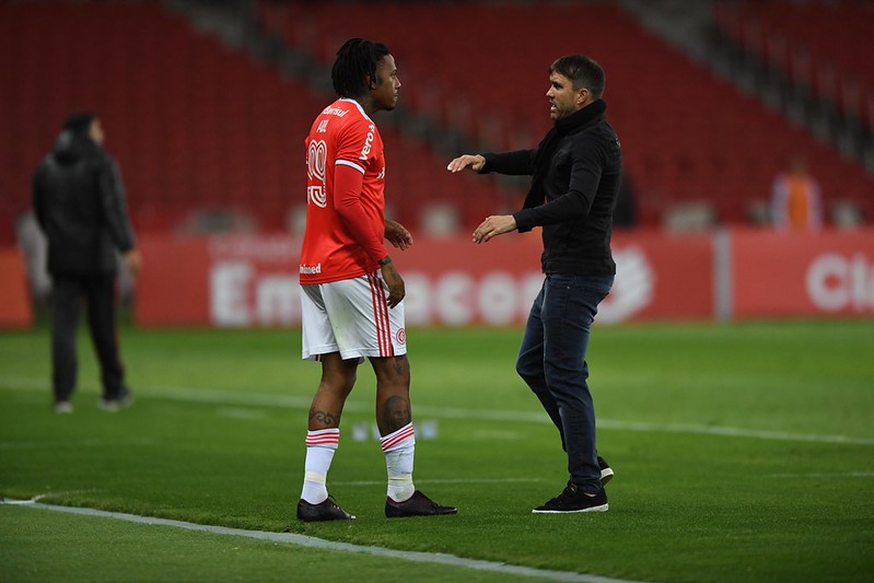 Jornal Espanhol coloca Celta Vigo de olho em técnico destaque do Brasileirão