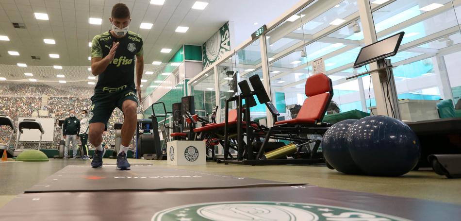 Palmeiras surpreende e anuncia contratação de zagueiro chileno