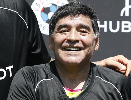 Maradona se recupera bem de cirurgia, mas não tem previsão de alta