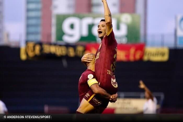 Meia polêmico faz balanço do seu desempenho pelo Sport: “Estou me adaptando”