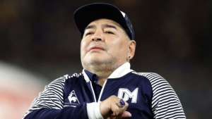 Neurocirurgião aponta melhora de Maradona e prevê alta nesta sexta-feira