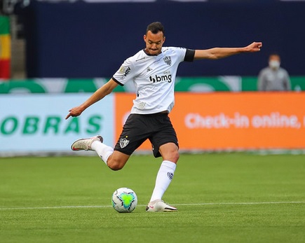 Capitão do Atlético-MG se irrita com críticas: “Vamos calar a boca de muita gente”