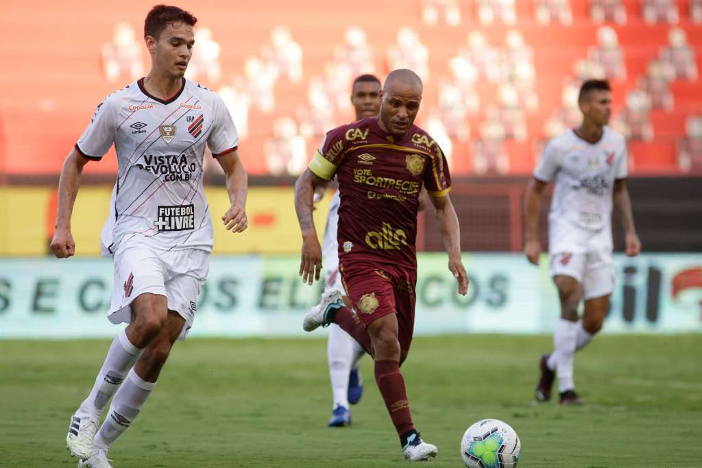 Patric foi expulso contra o Athletico-PR (Foto: Anderson Stevens/Sport)
