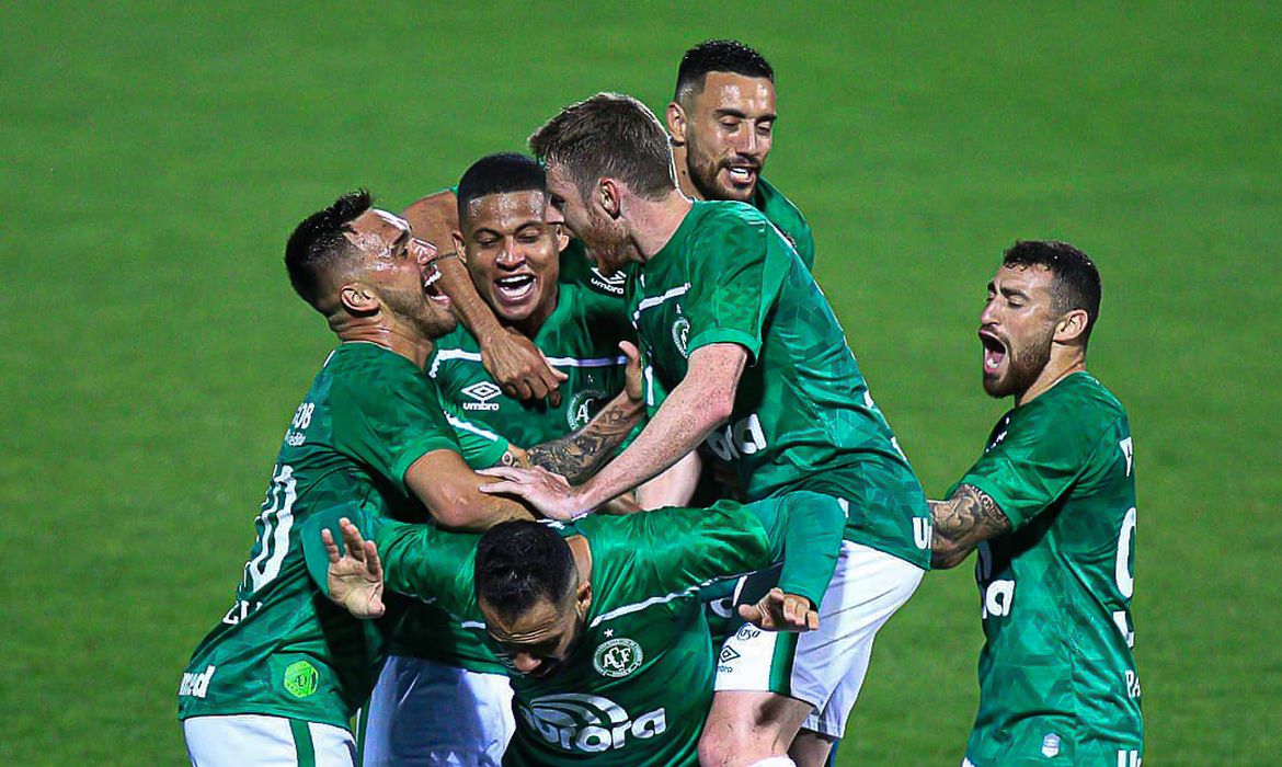 Chapecoense x Oeste – Líder da Série B, Chape vai atropelar o lanterna?