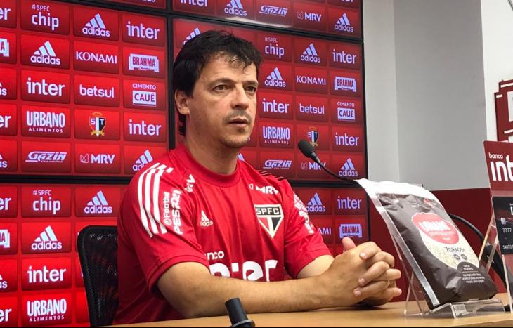 Diniz explica excesso de cruzamentos contra Goiás: ‘Exploramos os lados do campo’