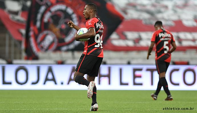 Carlos Eduardo fez o gol de empate do Athletico