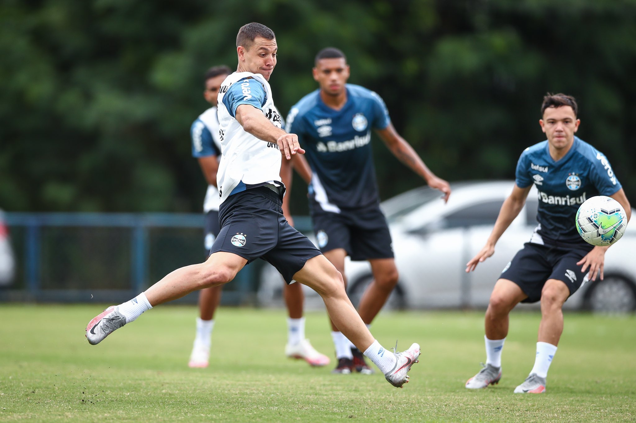 Desgastado e de olho no Cuiabá, Grêmio pode poupar titulares diante do Fluminense