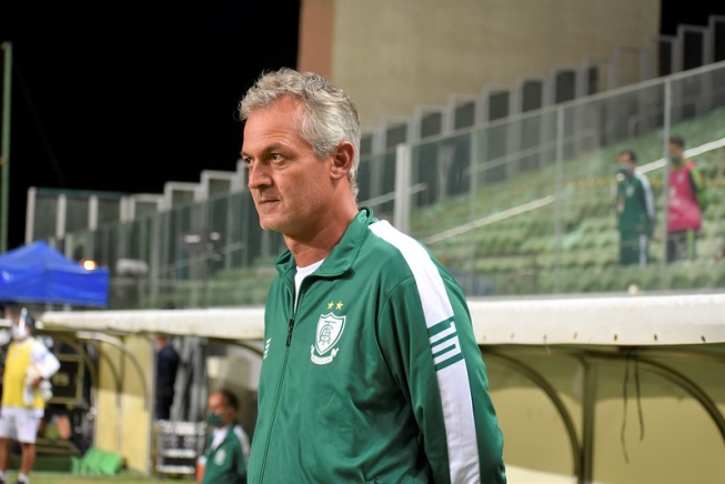 Série B: Lisca dispara contra arbitragem após empate com a Ponte Preta