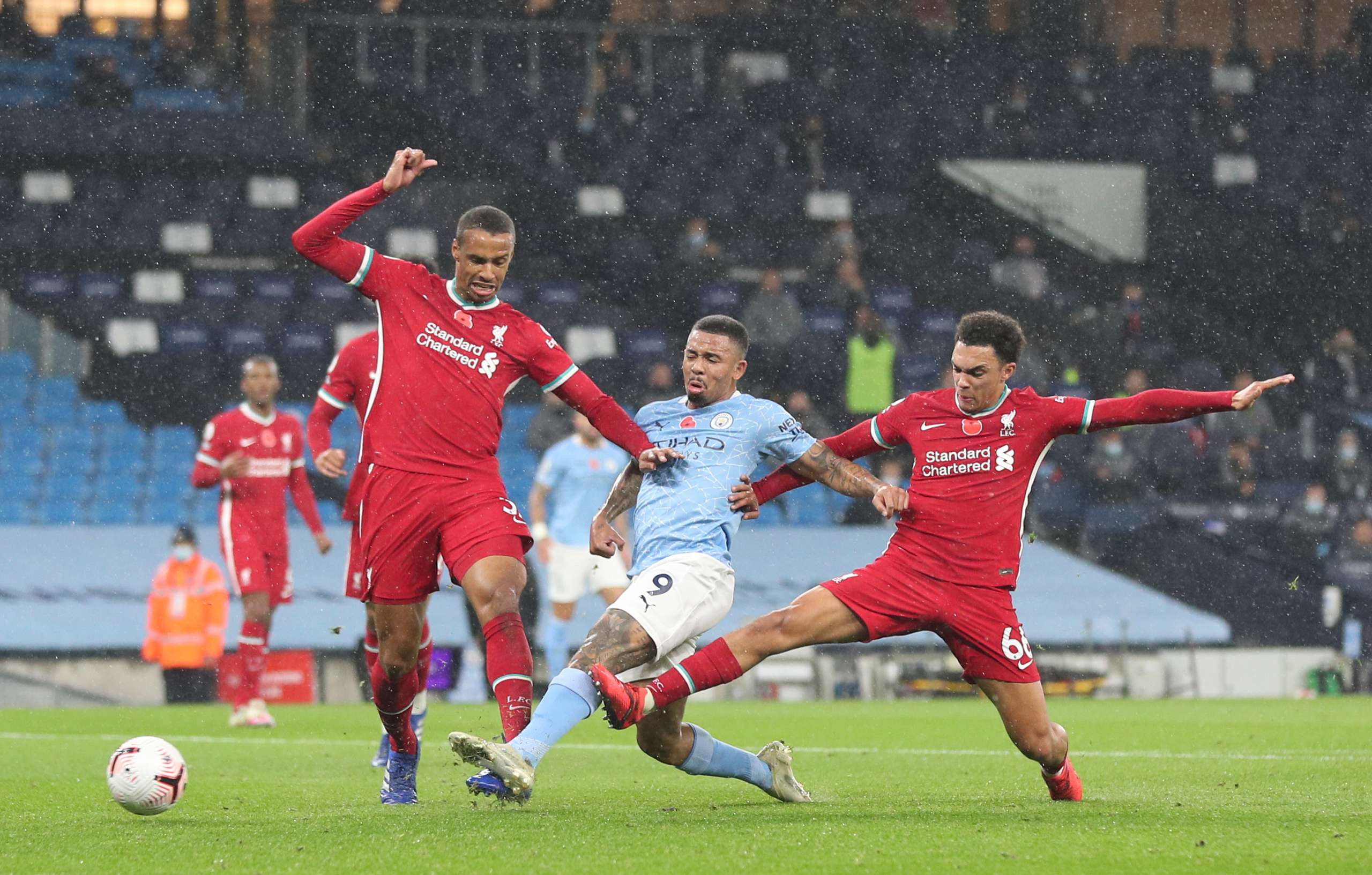 INGLÊS: Gabriel Jesus marca em empate do City contra Liverpool; Leicester é líder