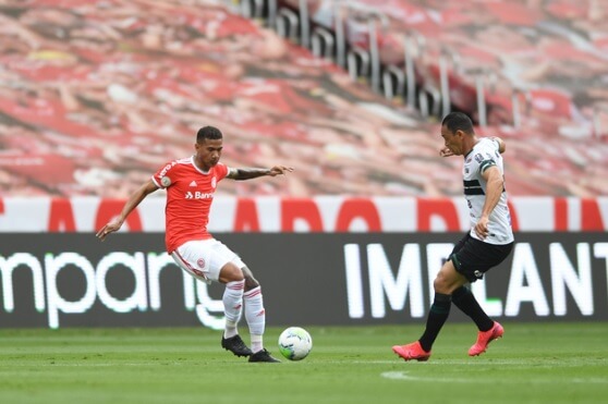 Internacional 2 x 2 Coritiba – Colorado tropeça, mas segue na liderança