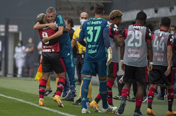 Goleada para o Atlético-MG faz treinador balançar no Flamengo