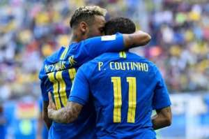 Sem Neymar e Coutinho pela primeira vez, Brasil inicia semana com dúvidas