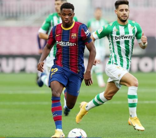 Espanhol: Atacante passa por cirurgia no joelho e desfalca o Barcelona por 4 meses