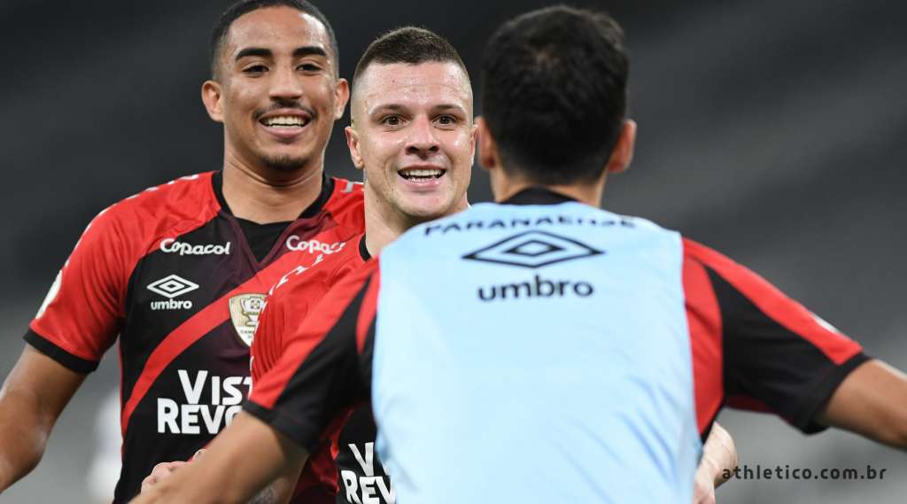 Renato Kayzer vive grande momento na carreira