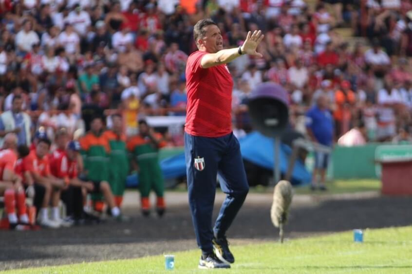 Série B: Técnico revela que Botafogo está no mercado em busca de reforços