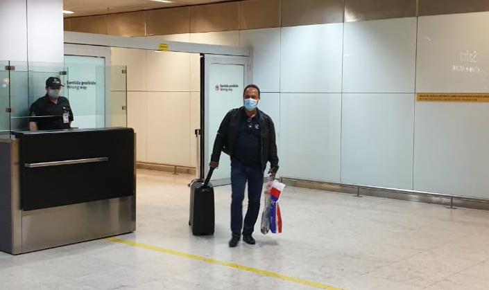 Técnico português está no país para assinar com clube brasileiro