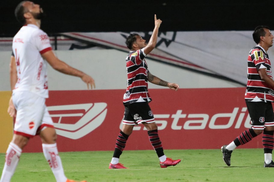 O Santa Cruz venceu o Vila Nova e garantiu vaga na segunda fase O Santa Cruz venceu o Vila Nova e garantiu vaga na segunda fase