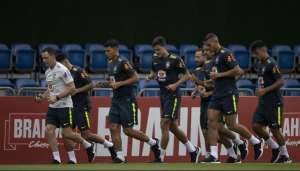 Eliminatórias: Trio se apresenta e seleção brasileira treina com o elenco completo