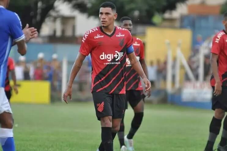 Série B: América-MG encaminha contratação de volante do Athletico-PR