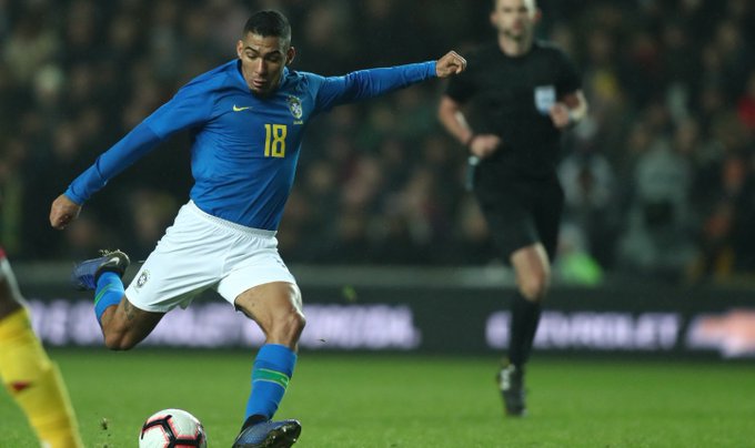Eliminatórias: Sem Casemiro, ex-Vasco busca vaga de titular da seleção