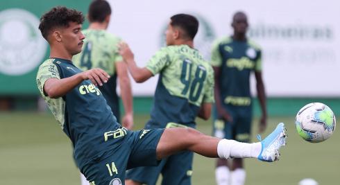 Gustavo Scarpa pode ser improvisado na lateral-esquerda