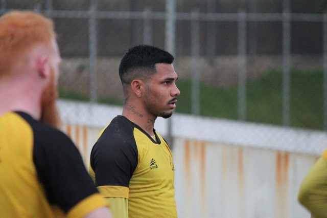 Série C: Criciúma libera meio-campista e renova com goleiro visando acesso