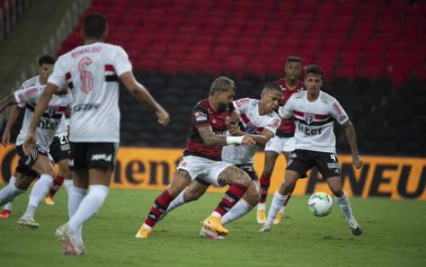 Flamengo 1 x 2 São Paulo - Goleiro falha feio e Tricolor carimba estreia de Ceni 2 0002050505852 img