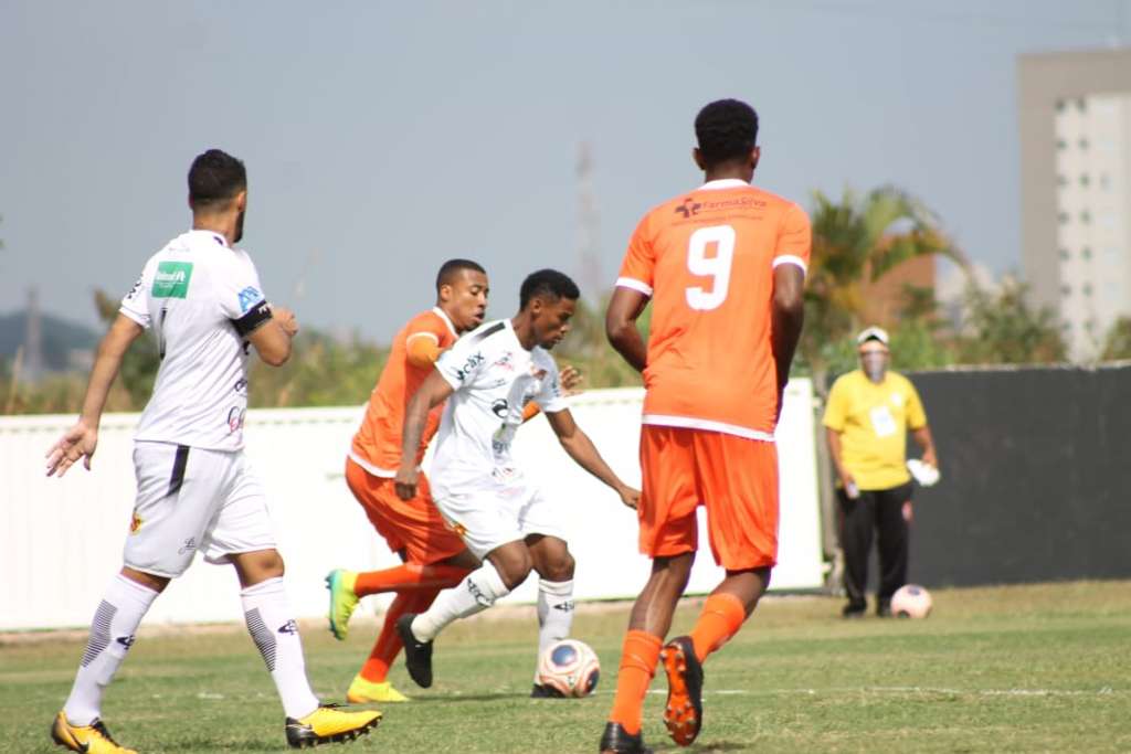 Técnico do Comercial lamenta empates seguidos por conta de 'maratona' (Fotos: Rafael Alves / Comercial FC)