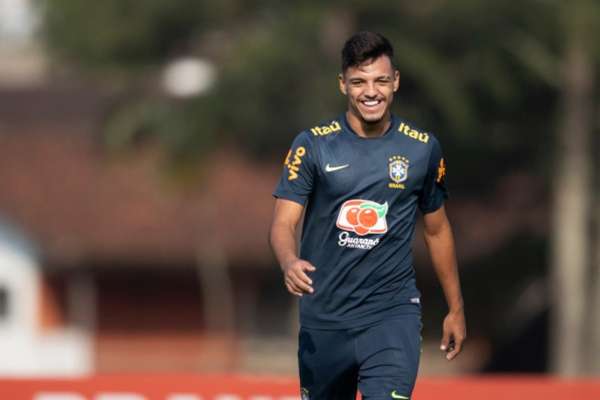 Lateral do Palmeiras testa positivo para Covid-19 e é cortado da Seleção