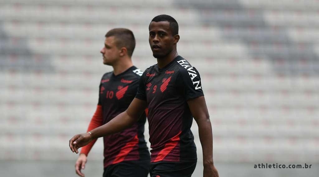 Carlos Eduardo falou sobre o duelo contra o Goiás